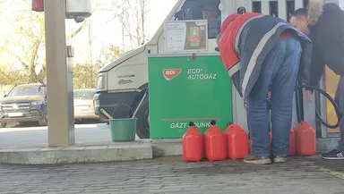 Ungaria vinde benzină şi motorină la preţ redus doar şoferilor maghiari. Românii care tranzitează ţara vor plăti combustibilul la preţul pieţei