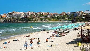 Vacanță Bulgaria 2023. Cât costă închirierea unui șezlong cu umbrelă pe litoralul bulgăresc
