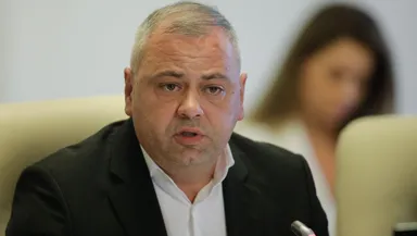 Ministrul Agriculturii, Florin Barbu, prima reacție în scandalul puilor vopsiți: „Eu nu cred. Cel mai mare export de carne de pui în Franţa se face din România, de la fermierii români”