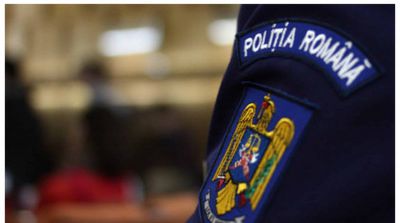Încredere și siguranță? Polițiste devenite virale, după ce s-au afișat botoxate și cu țigara în mână. FOTO