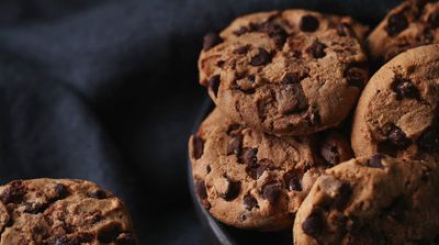 Rețeta zilei | Cookies de ciocolată cu nucă. Gustarea ideală pentru serile de film