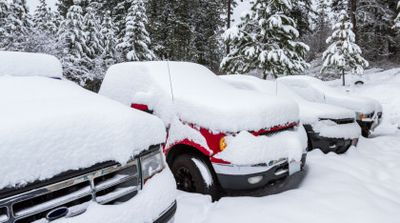 De ce trebuie să parchezi mașina cu spatele atunci când ninge. Puțini șoferi știu acest truc