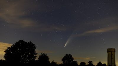 O cometă uriașă se apropie de pământ. Poate fi observată o dată la 50.000 de ani