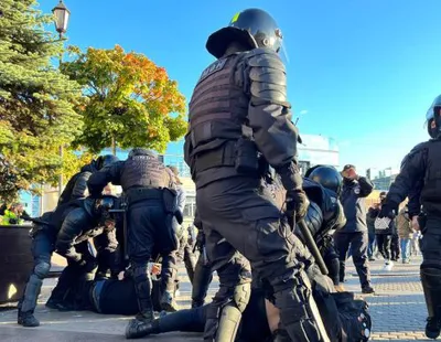 Rusia, zguduită de proteste împotriva mobilizării pentru război. Cel puţin 700 de contestatari ai lui Putin au fost arestaţi numai sâmbătă