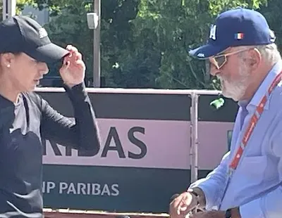 Ion Ţiriac, gest fără precedent pentru Sorana Cîrstea. Cum au fost surprinşi miliardarul şi viitoarea sa noră la Roland Garros GALERIE FOTO