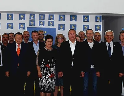 Nicolae Ciucă, după Adunarea Organizaţiei Seniorilor Liberali Prahova: „Le-am transmis celor prezenţi că PNL va continua să îi susţină şi să le apere interesele”