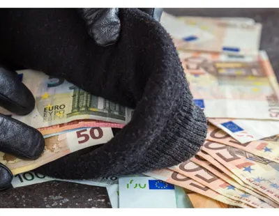 O moldoveancă stabilită în Italia, în vârstă de 39 de ani, a fost înșelată de mii de euro. Cum a mințit-o iubitul marocan pe femeie