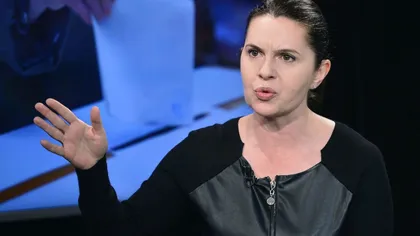 Șefa TVR Adriana Săftoiu se plânge că are salariul prea mare. „Trebuia să am 21.000 de lei, ca un minsitru, dar am dublu. Înmulţiţi salariul minim de 4250 cu 10,5, legea nu e bună”