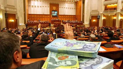 „Timpul trece, leafa merge!” Se taie salariile „nesimţite”. Parlamentarii vor fi pontaţi doar pentru munca reală din plen și comisii