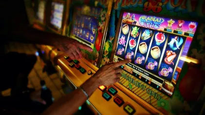 A avut noroc de judecător bun! A jucat banii clientului la păcănele, iar justiţia i-a dat dreptate