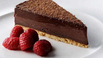 Rețeta de vis de tartă cu ciocolată fără coacere! Este gata în doi timpi și trei mișcări și îți îndulcește sufletul