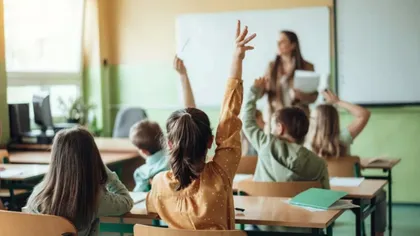 Bursele sociale pentru elevi, în valoare de 300 de lei, ar putea fi suspendate în vacanțe – Proiect
