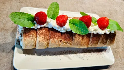 Rulada tiramisu fără coacere. Desert delicios de Sărbători