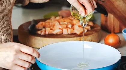 Pericolul ascuns din uleiurile vegetale: risc crescut de cancer, cauzat de gătitul la temperaturi înalte
