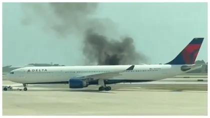 Clipe de groază pe Aeroportul din Orlando, Florida. Un avion cu 300 de pasageri a fost evacuat în urma unui incendiu devastator la motor, înainte de decolare VIDEO