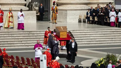 Semn divin? Apariție bizară pe cerul Romei la înmormântarea Papei Francisc