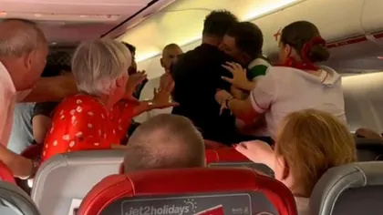 Noi reguli în avion! Pasagerii care se ridică în picioare înainte ca aeronava să se oprească vor fi amendaţi