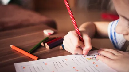 Elevii de clasa a II-a susțin a doua probă la Evaluarea Națională, cea de citit, la română sau limba maternă