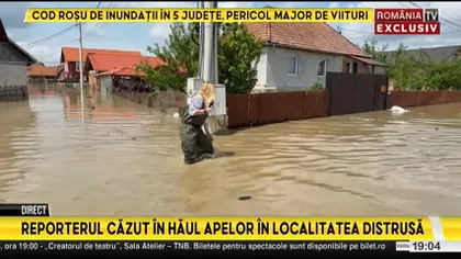 Reporterii România TV, în mijlocul puhoielor. Imagini EXCLUSIVE