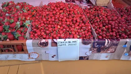Cireşe la preţ de caviar în pieţe. „Faci credit să duci acasă la copii” / „Cumpără oamenii care au bani!”