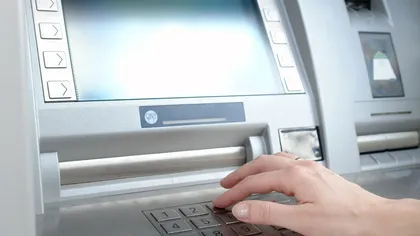 Banca din România care le oferă clienților 50 de lei dacă fac o tranzacție cu cardul