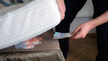 Avertisment urgent pentru românii cu bani la „saltea”. Suma maximă pe care o poți ține în casă fără riscuri