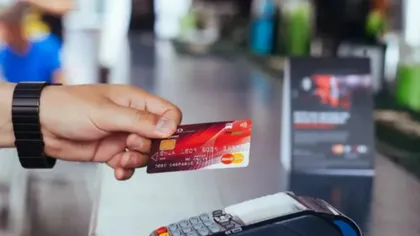 Românii vor putea retrage bani din orice magazin. Noul proiect prin care casele de marcat se transformă în ATM-uri