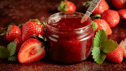 Rețetă de dulceață de căpșuni. Ce cantitate de zahăr se pune la kilogram pentru un gust desăvârșit