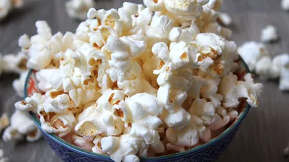 Mitul despre popcorn a fost spulberat. Ce se întâmplă, de fapt, dacă mănânci floricele de porumb în fiecare zi