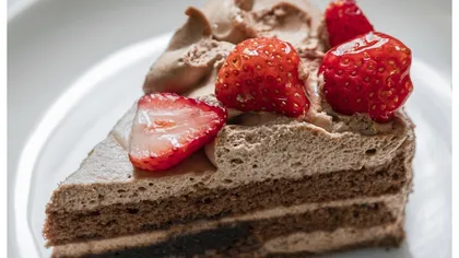Tort cu ciocolată și mascarpone. Este cu adevărat curcubeu pe cerul gurii. Rețeta pas cu pas