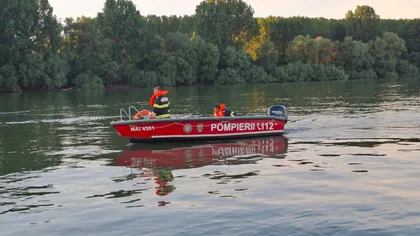 Tragedie filmată pe Dunăre. Două persoane sunt date dispărute după ce barca lor a fost acroșată de o navă