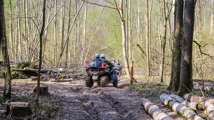 Accident grav cu ATV-ul într-o pădure din Iași. Un afacerist a murit după ce s-a răsturnat într-o râpă