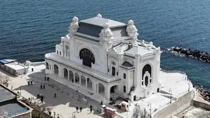Cazinoul din Constanța a fost vandalizat. Vizitatorii au dat picioare în pereți și au desprins foițele de aur