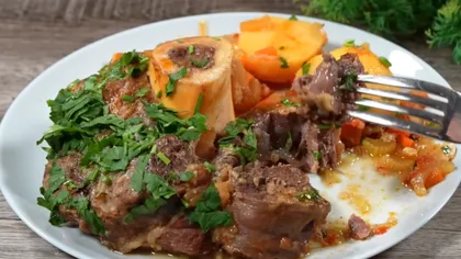 Rețetă Osso buco, preparatul italian care a devenit cunoscut în toată lumea pentru gustul său apetisant