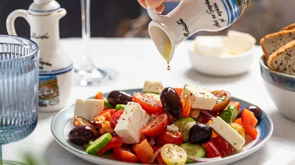 Ingredientele care nu au ce căuta într-o salată grecească: ”Ar fi dezgustător”. Rețeta unei salate perfecte