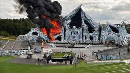 VIDEO Incendiu uriaș la scena principală a festivalului Tomorrowland, degajări mari de fum