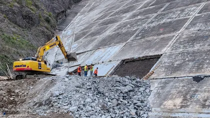 Imagini spectaculoase cu barajul făcut de Ceaușescu. Se lucrează zi și noapte la refacerea construcției care va revitaliza zona Văii Iadului