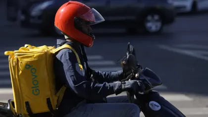 Un livrator străin i-a cerut bani de benzină unui client care comandase mâncare: „M-a luat prin surprindere și mi s-a părut că ar putea fi și o tentativă de scam”