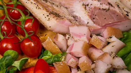 Slănină cu usturoi: Deliciul care te cucerește de la prima îmbucătură