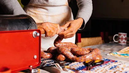 Rețeta de cârnați de casă virală în 2025. Ghidul complet pentru un gust desăvârșit