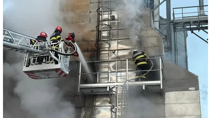 Incendiu violent, intervenţie grea pentru pompieri miercuri dimineaţă VIDEO