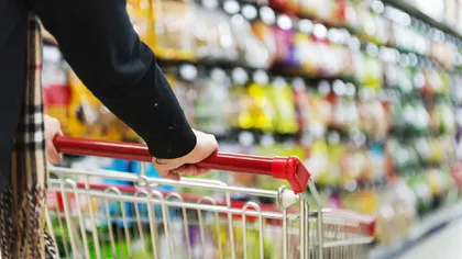 Trucul folosit de marile supermarketuri. Cum te păcălesc să cumperi mai multe produse atunci când le treci pragul