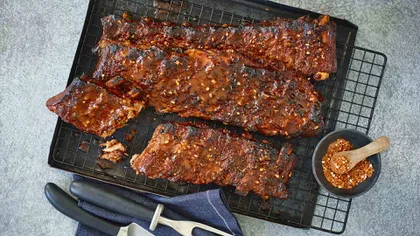 Cea mai bună rețetă de coaste de porc la cuptor: Fragede, rumene și incredibil de delicioase