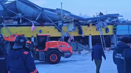 Mall prăbuşit din cauza zăpezii. Martorii oculari povestesc îngroziţi: „S-a auzit o bubuitură, totul a durat 10 secunde” VIDEO