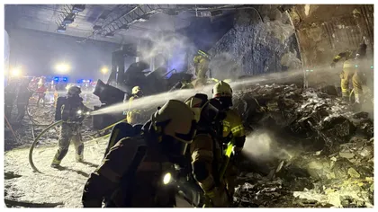 Un șofer român a provocat un accident și a distrus un tunel din Austria. TIR-ul a luat foc în interior