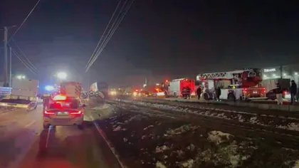 Accident feroviar în Chiajna. Mașină spulberată de tren pe calea ferată: o persoană a rămas încarcerată