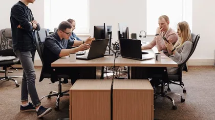 Zeci de mii de posturi tăiate în sistemul bugetar. Instituțiile în care s-au făcut cele mai multe concedieri