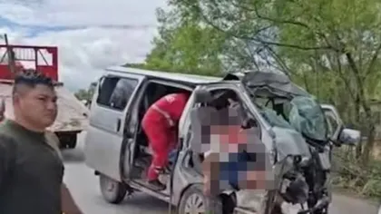 Accident teribil. 11 oameni au murit într-un microbuz condus de un puşti de 13 ani VIDEO