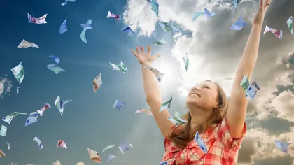 Horoscop 12 februarie 2026. Vin veşti legate de bani şi posibile călătorii. Ce zodii pot câştiga joi la Loto