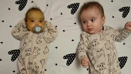 La doar 11 luni, Iuliana suferă de ciroză hepatică. Salvarea ei vine din Italia, dar are nevoie de 40.000 de euro. Familia nu are de unde. Acasă, pe micuță o așteaptă sora ei geamănă